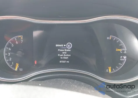 2016 Jeep Grand Cherokee Laredo z USA, uszkodzony, nr VIN 1C4RJFAG6GC364323